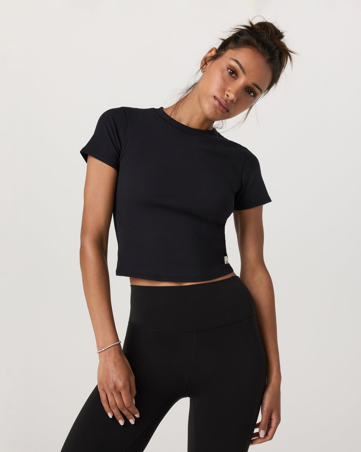 Pose Fitted Tee Women's Black Fitted Shirt - Vuori