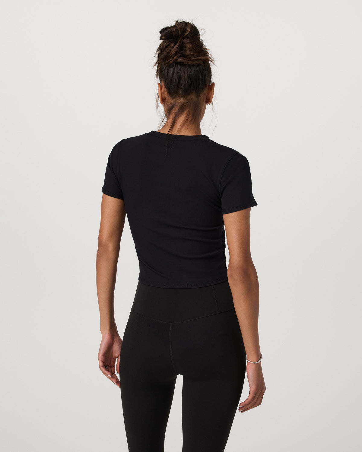 Pose Fitted Tee Women's Black Fitted Shirt - Vuori
