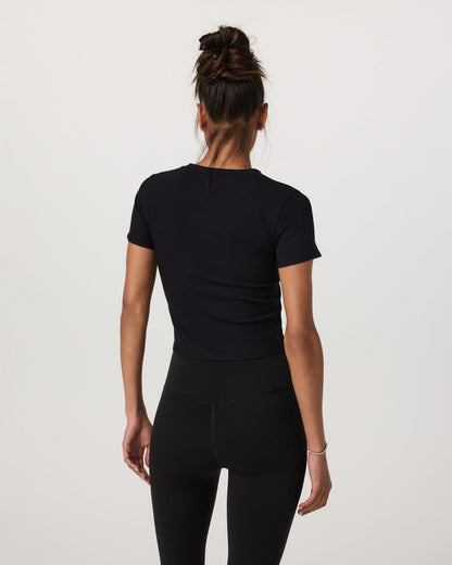 Pose Fitted Tee Women's Black Fitted Shirt - Vuori