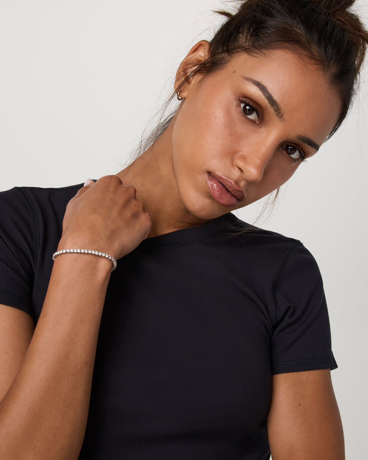 Pose Fitted Tee Women's Black Fitted Shirt - Vuori