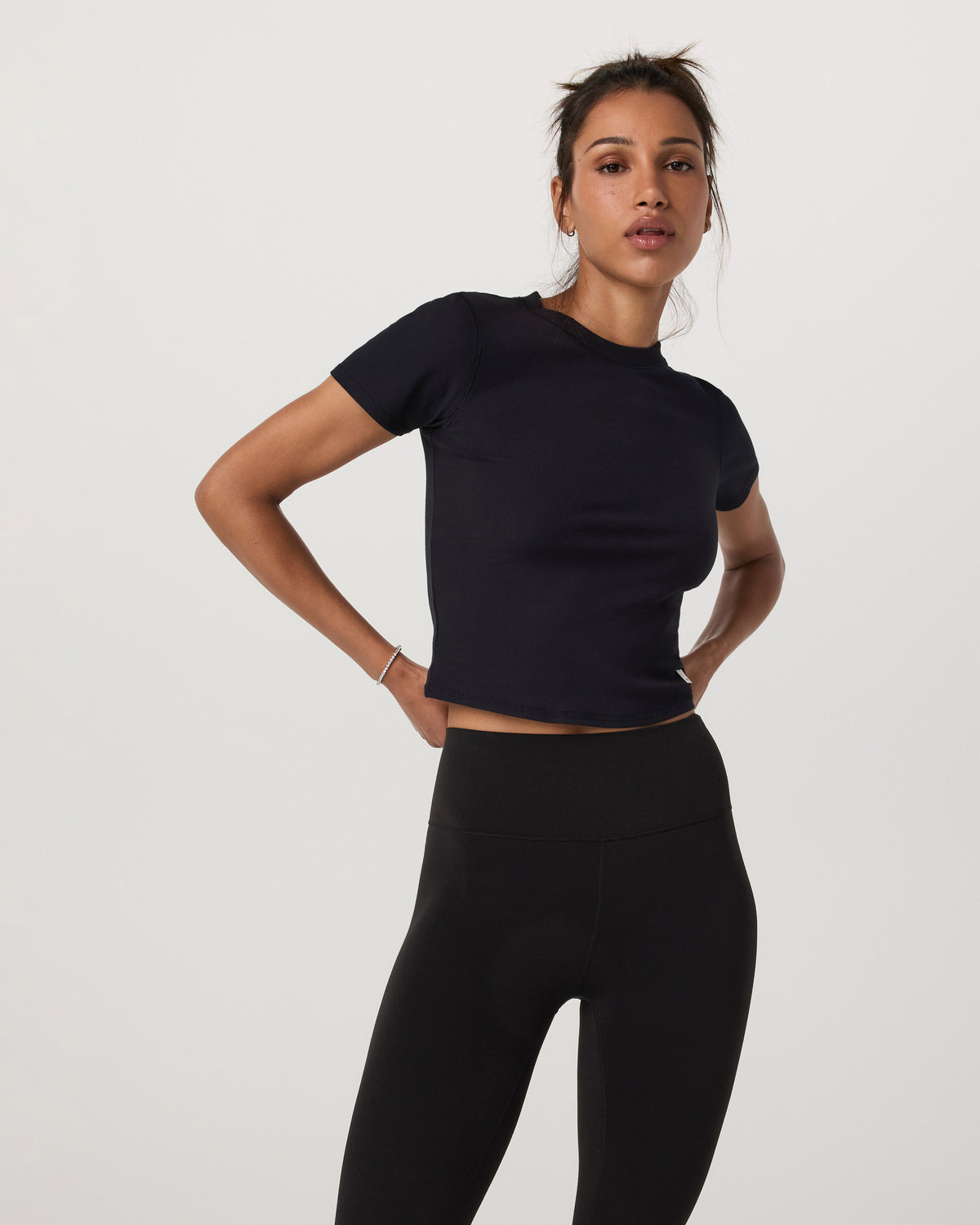 Pose Fitted Tee Women's Black Fitted Shirt - Vuori