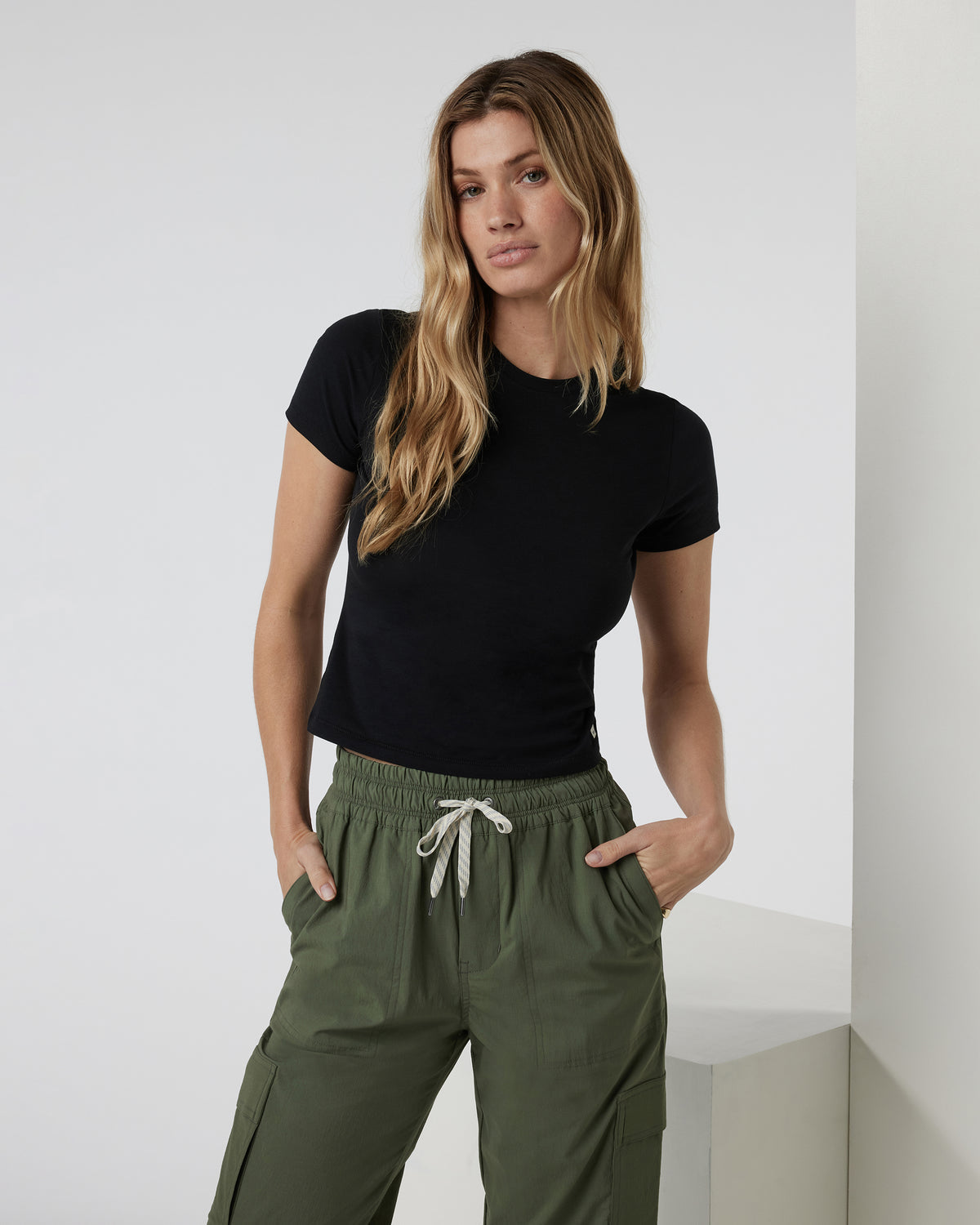 Feather Baby Tee Women's Black Fitted Tee - Vuori