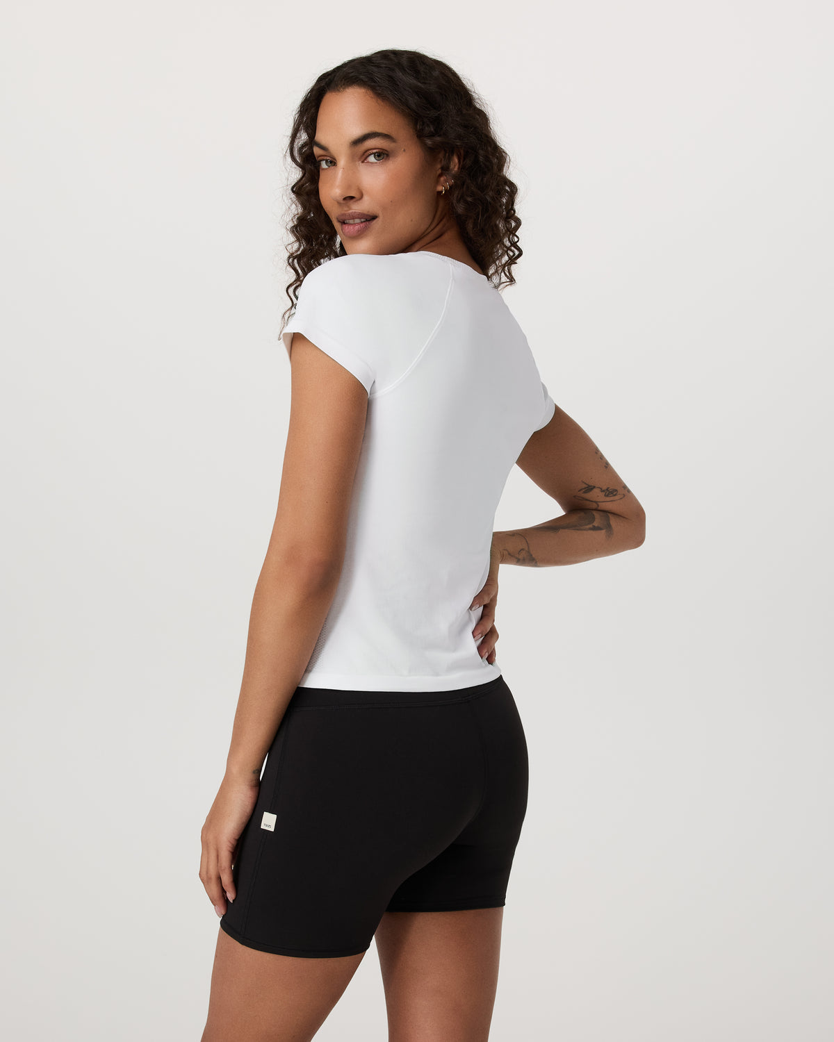 Short Sleeve Seamless Surge Tee White - Vuori
