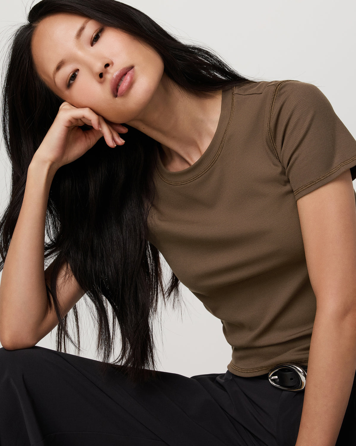 Pose Fitted Tee Women's Espresso T-Shirt - Vuori