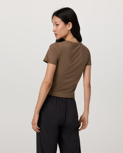 Pose Fitted Tee Women's Espresso T-Shirt - Vuori