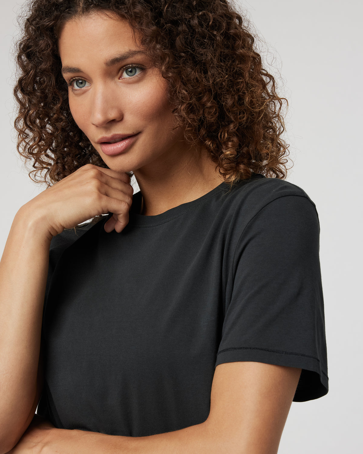 Feather Tee Women's Washed Black Tee - Vuori