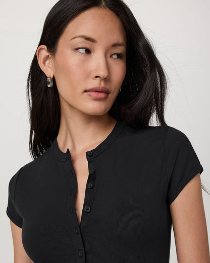 Short Sleeve Pose Button Up Women's Black Crewneck| Vuori - Vuori