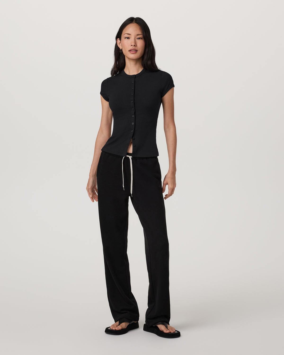 Short Sleeve Pose Button Up Women's Black Crewneck| Vuori - Vuori