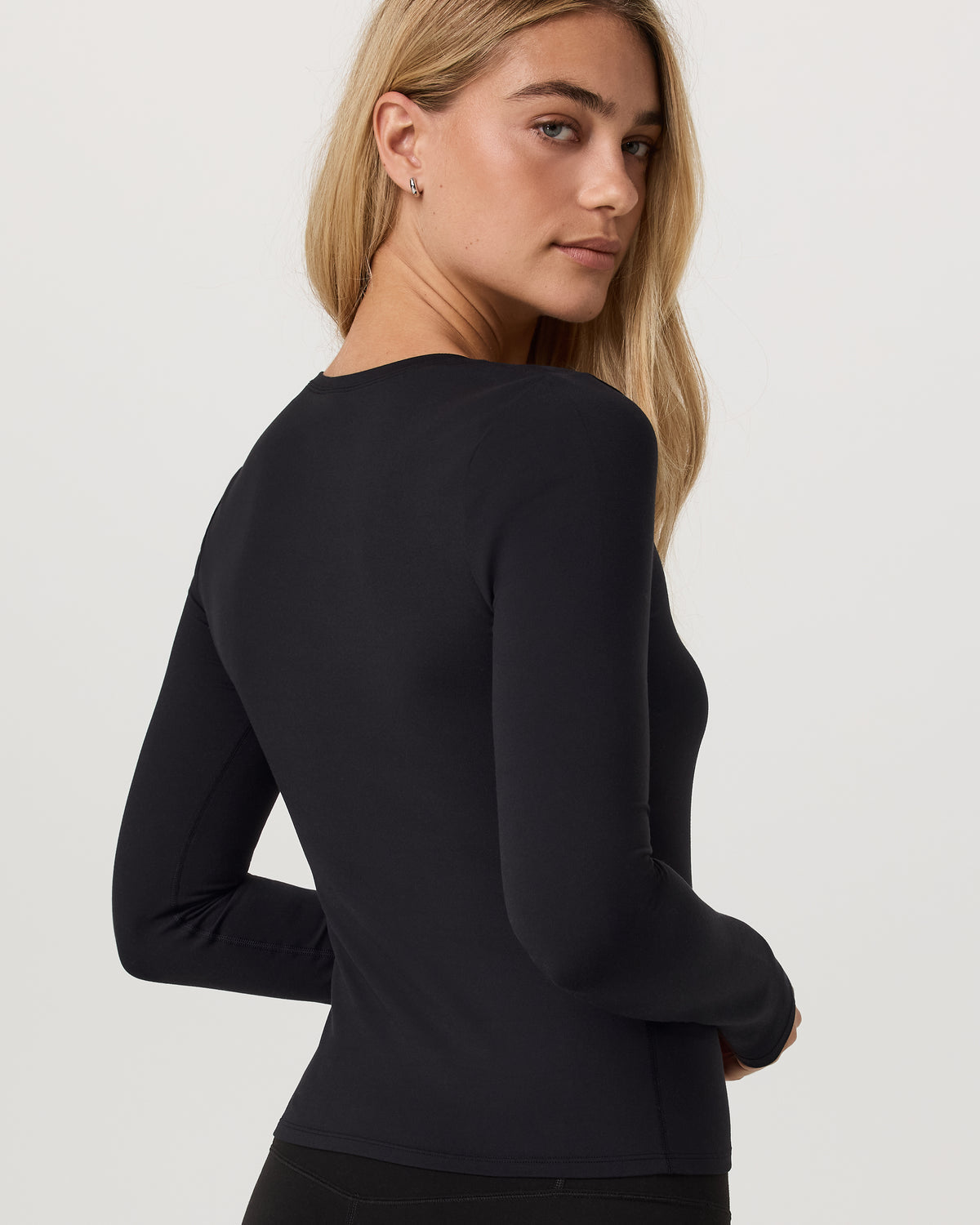 Women's Long Sleeve Halo Essential Scoop Solid Black - Vuori
