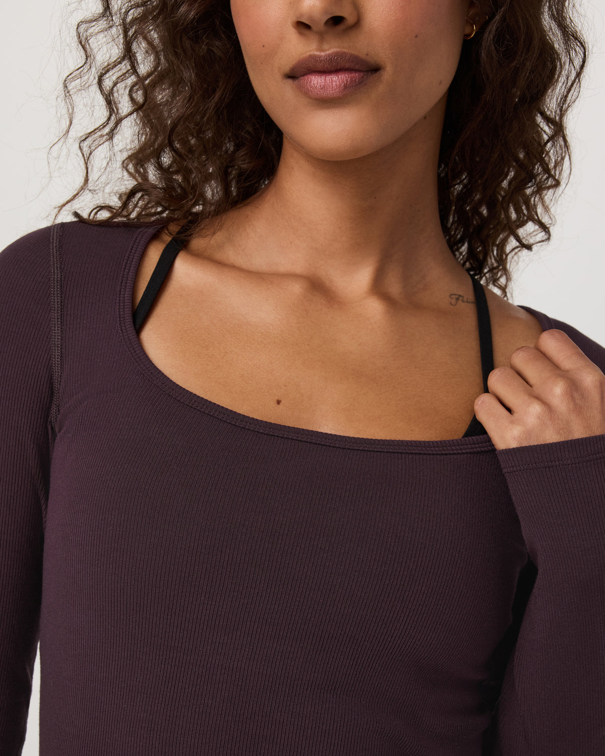Long Sleeve Cove Ultra Scoop Women's Raisin Shirt - Vuori