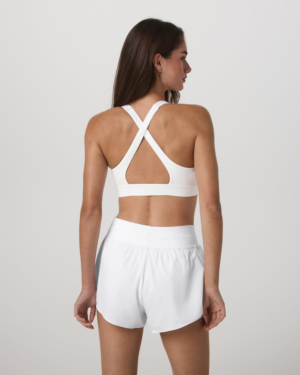 Daily Form Bra Women's White Racerback Sports Bra - Vuori