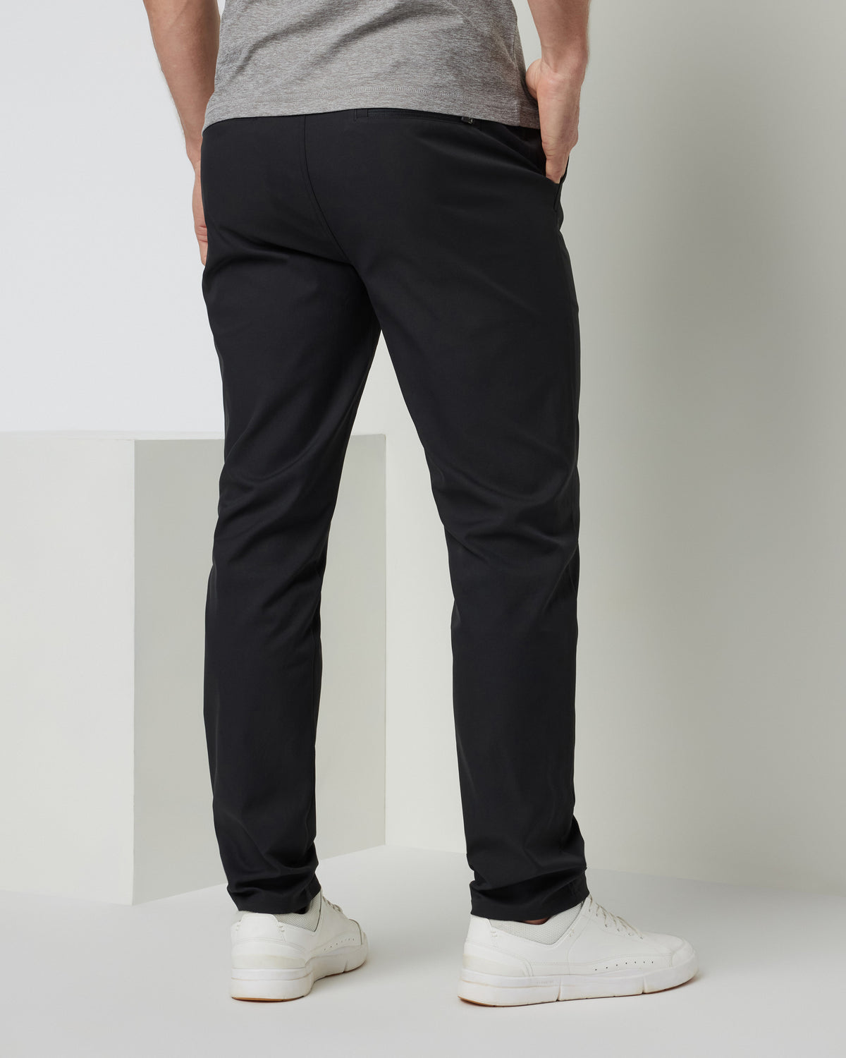 Cascade Tech Chino Pant Men's Black Chinos - Vuori
