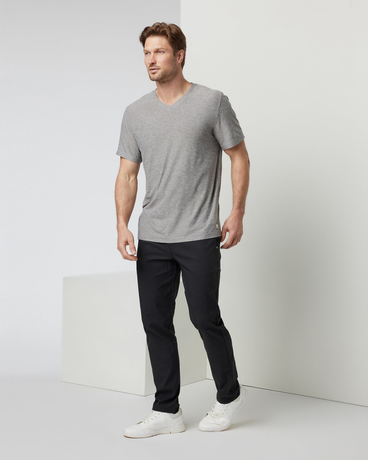 Cascade Tech Chino Pant Men's Black Chinos - Vuori