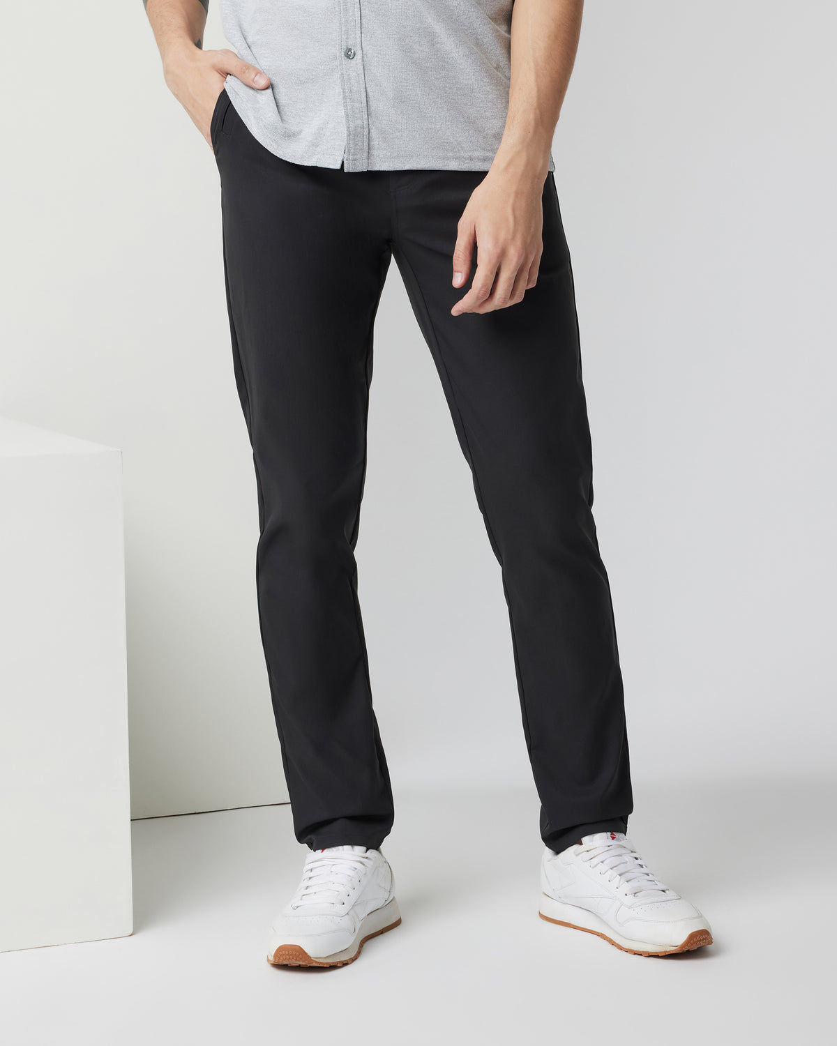 Cascade Tech Chino Pant 32" Men's Black Chinos - Vuori