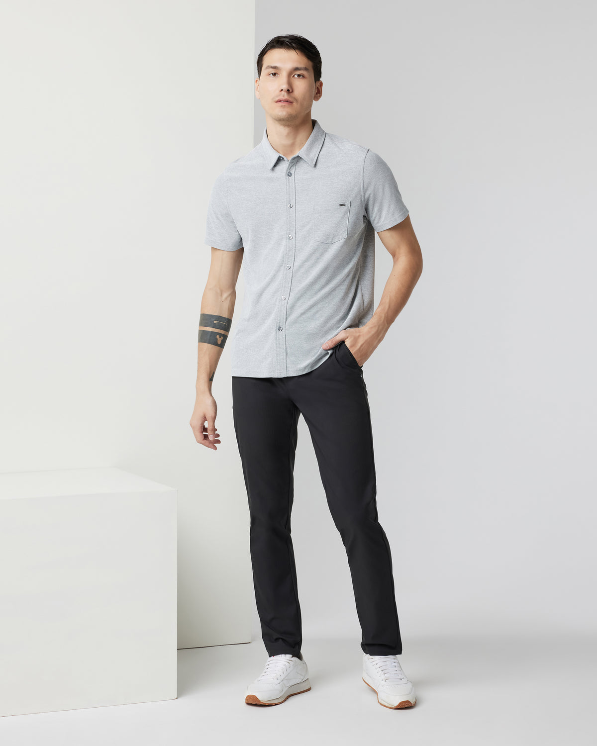 Cascade Tech Chino Pant 32" Men's Black Chinos - Vuori