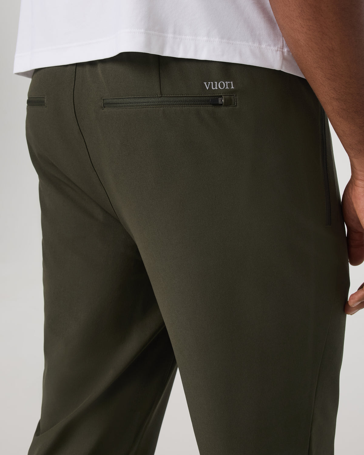 Train Tech HD Pant Classic 29" Men's Olive Pants - Vuori