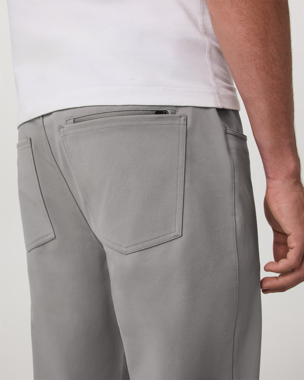 MetaTwill Pant Classic Fit 32" Men's Shiitake Pants - Vuori