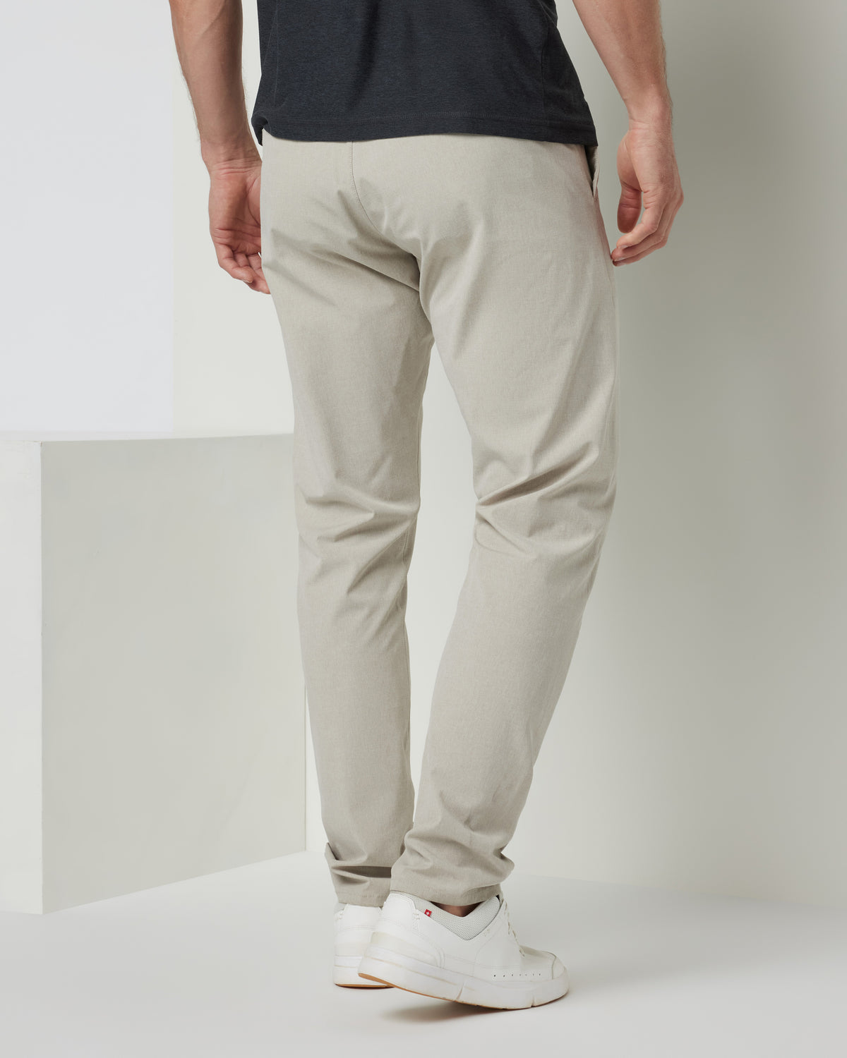 Aim Pant 30" Men's Khaki Golf & Travel Pants - Vuori