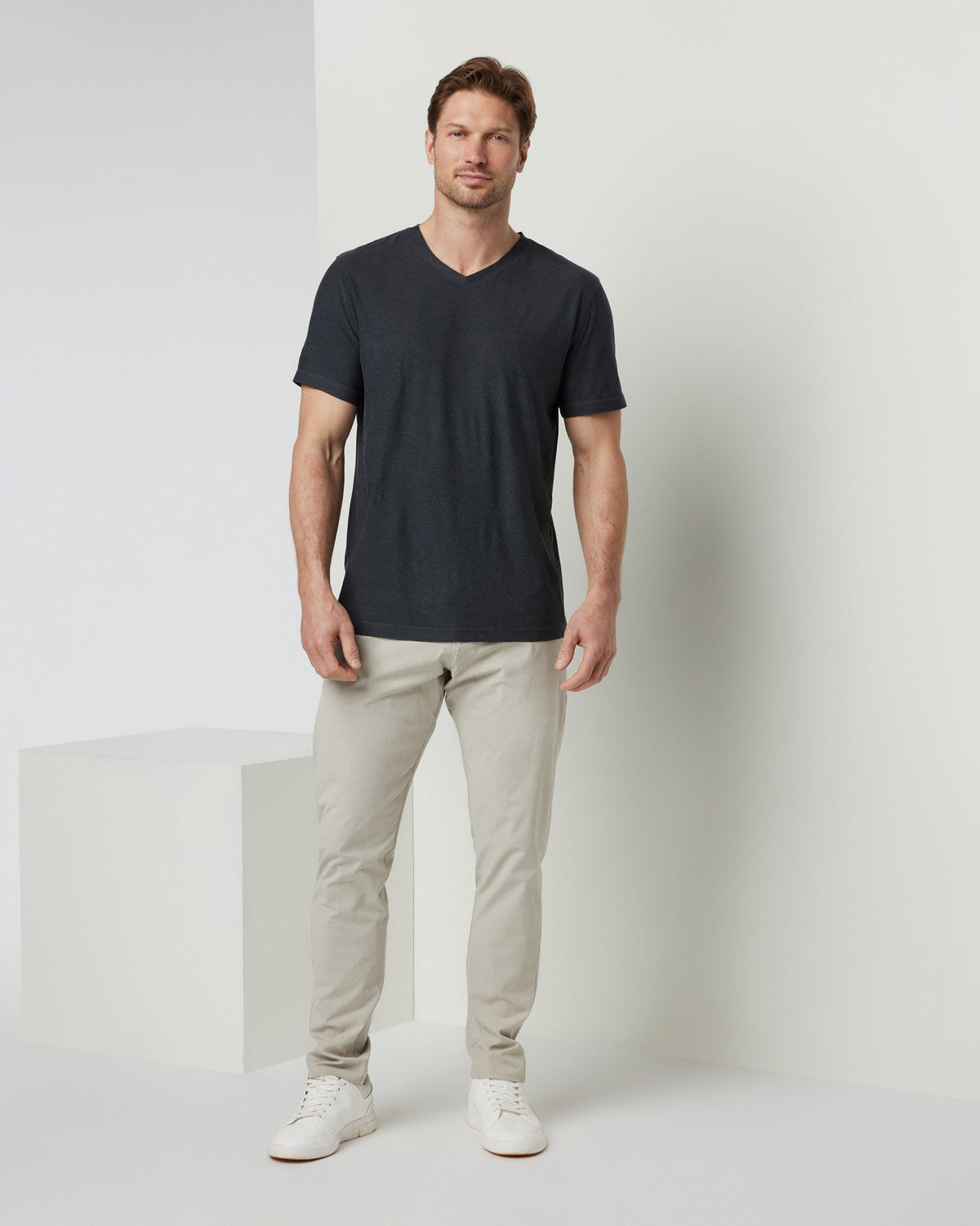 Aim Pant 30" Men's Khaki Golf & Travel Pants - Vuori