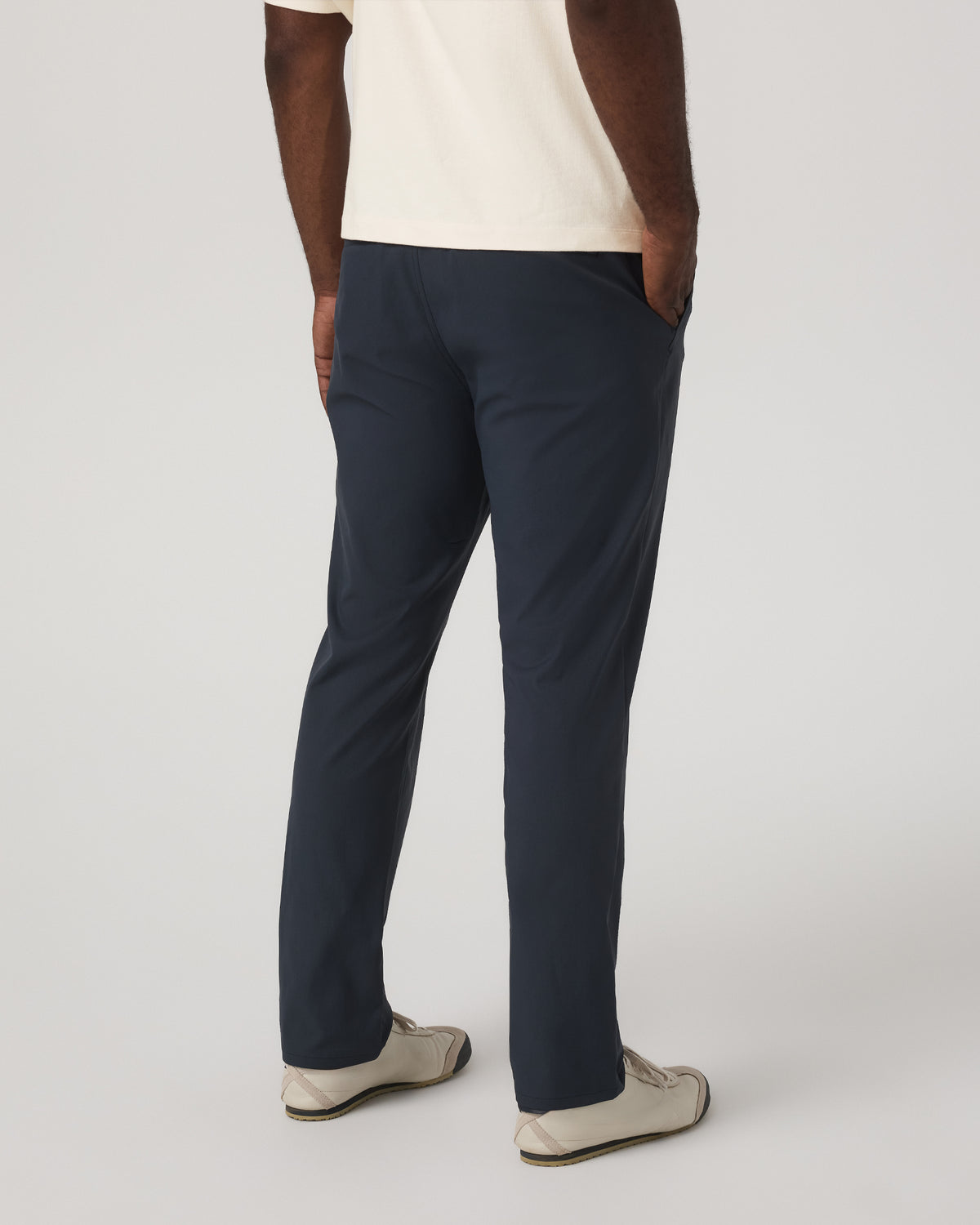 Cascade Chino Classic Fit 32" Men's Ink Pants - Vuori