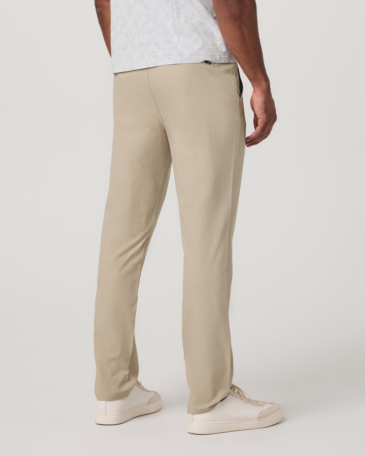 Men's Cascade Tech Chino Athletic Slim Fit 32" Trench - Vuori