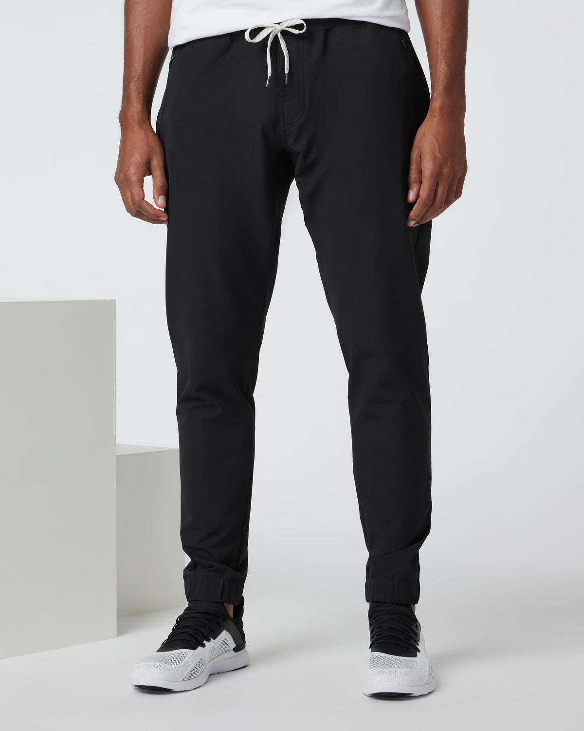 Transit Jogger Black Technical Jogger - Vuori