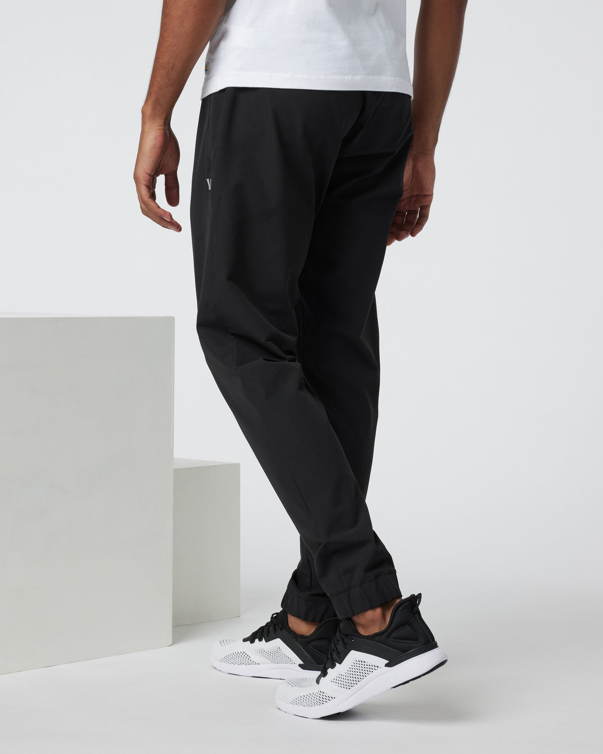 Transit Jogger Black Technical Jogger - Vuori