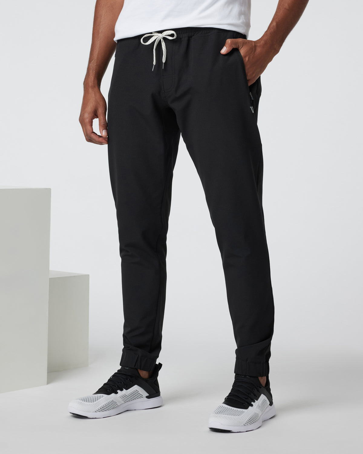 Transit Jogger Black Technical Jogger - Vuori