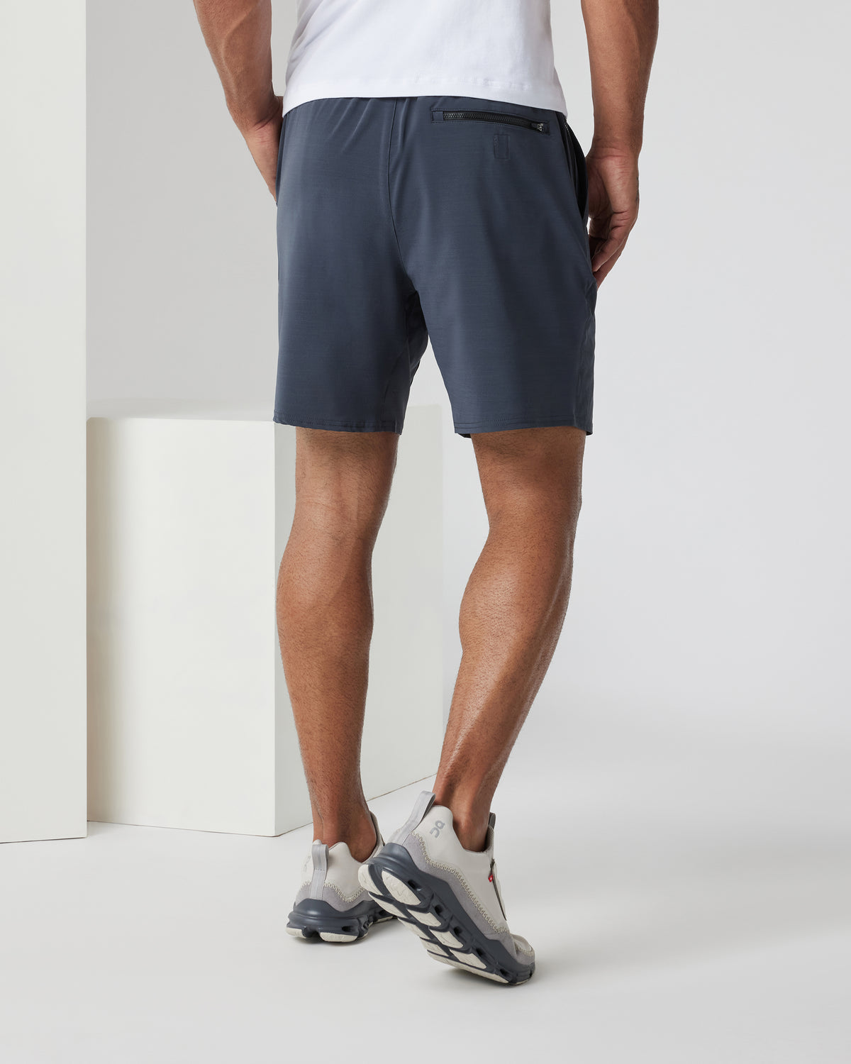 Elevate Kore Short Lined 7" Men's Navy Performance Shorts - Vuori