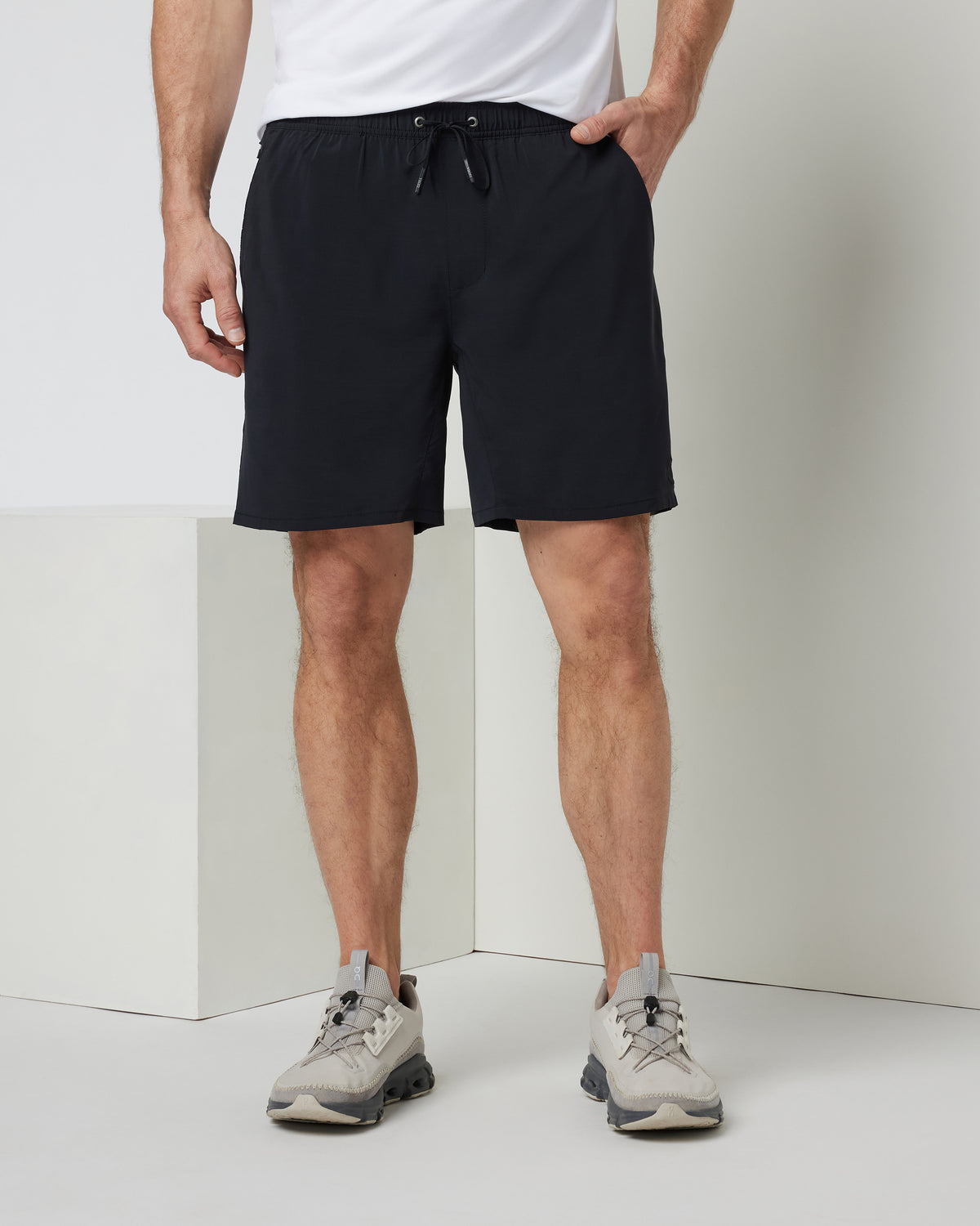 Kore Elevate Short Lined 7" Men's Black Shorts with Zip Pockets - Vuori