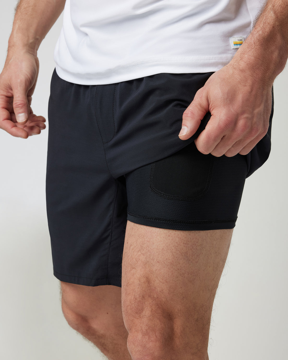 Kore Elevate Short Lined 7" Men's Black Shorts with Zip Pockets - Vuori