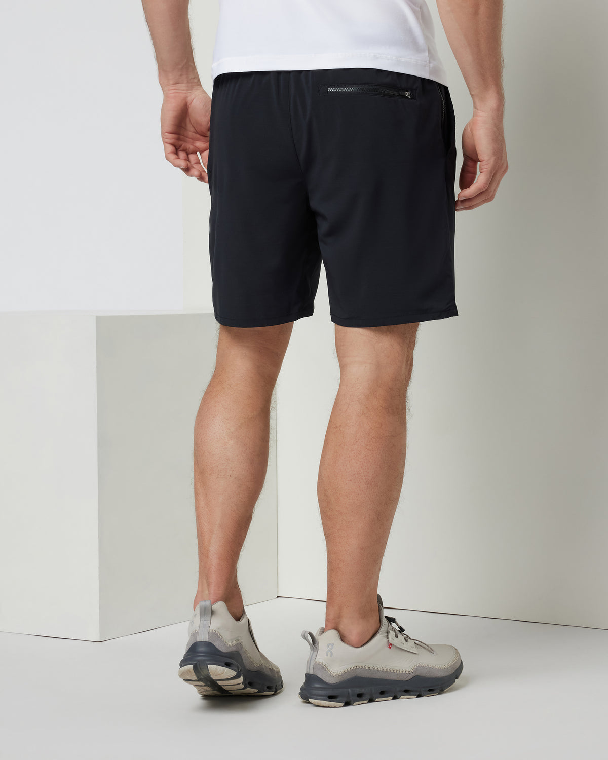 Kore Elevate Short Lined 7" Men's Black Shorts with Zip Pockets - Vuori