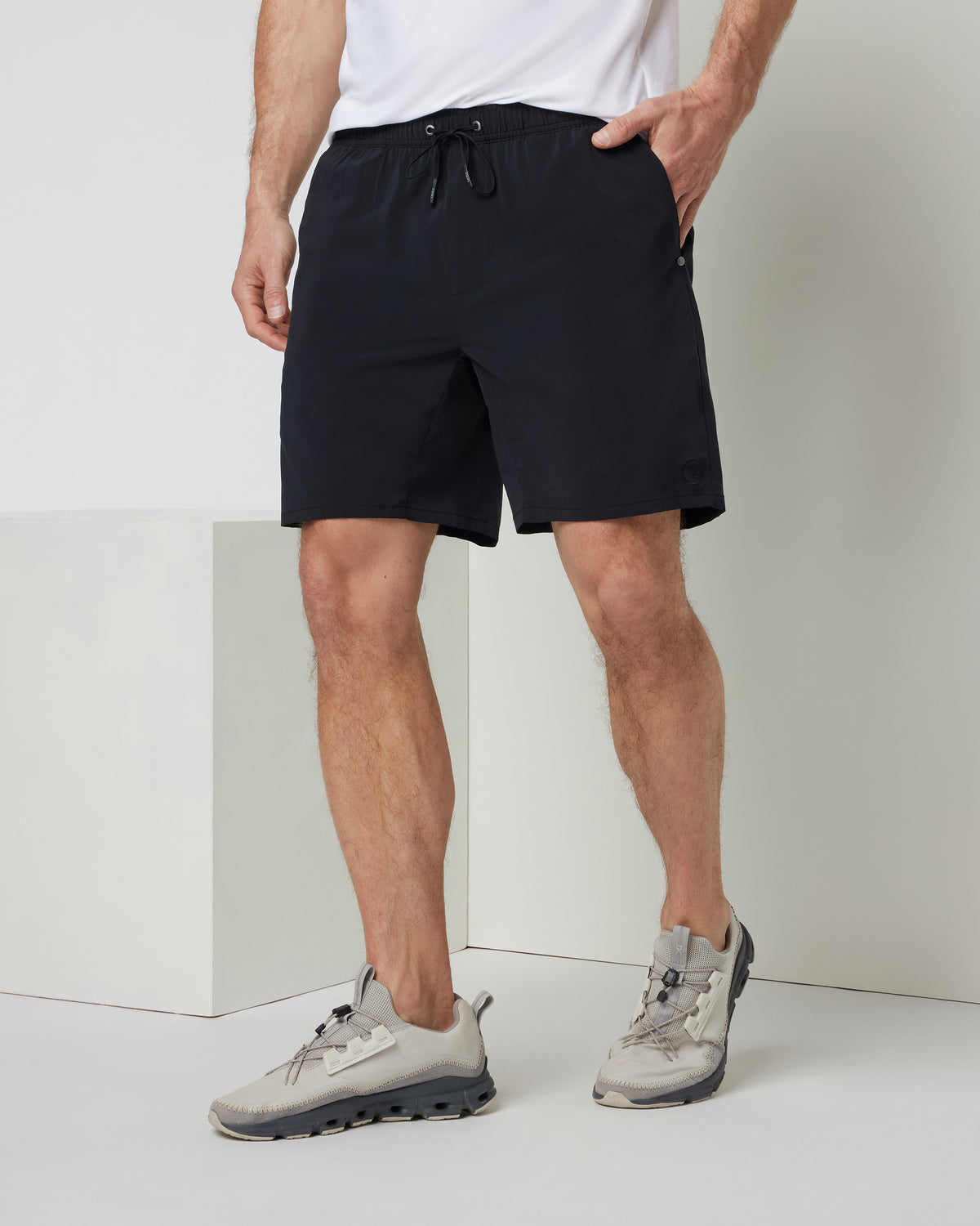 Kore Elevate Short Lined 7" Men's Black Shorts with Zip Pockets - Vuori