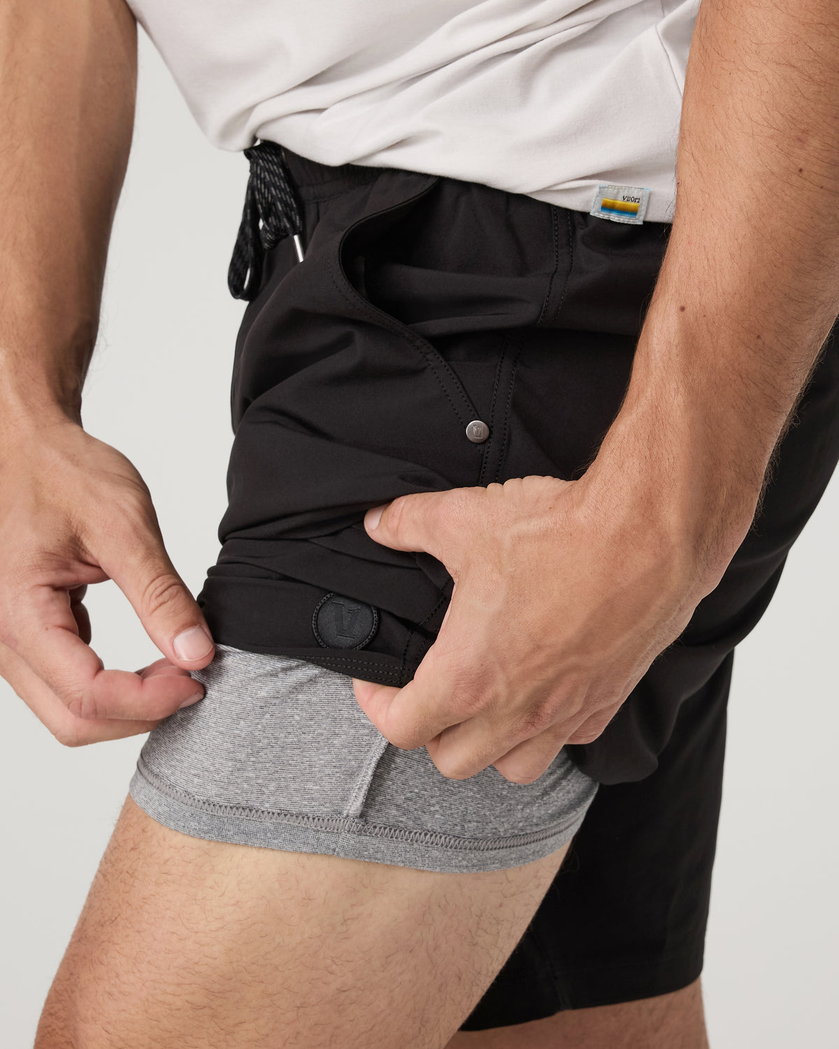 Kore Short Lined 9" Black Tonal Athletic Shorts - Vuori