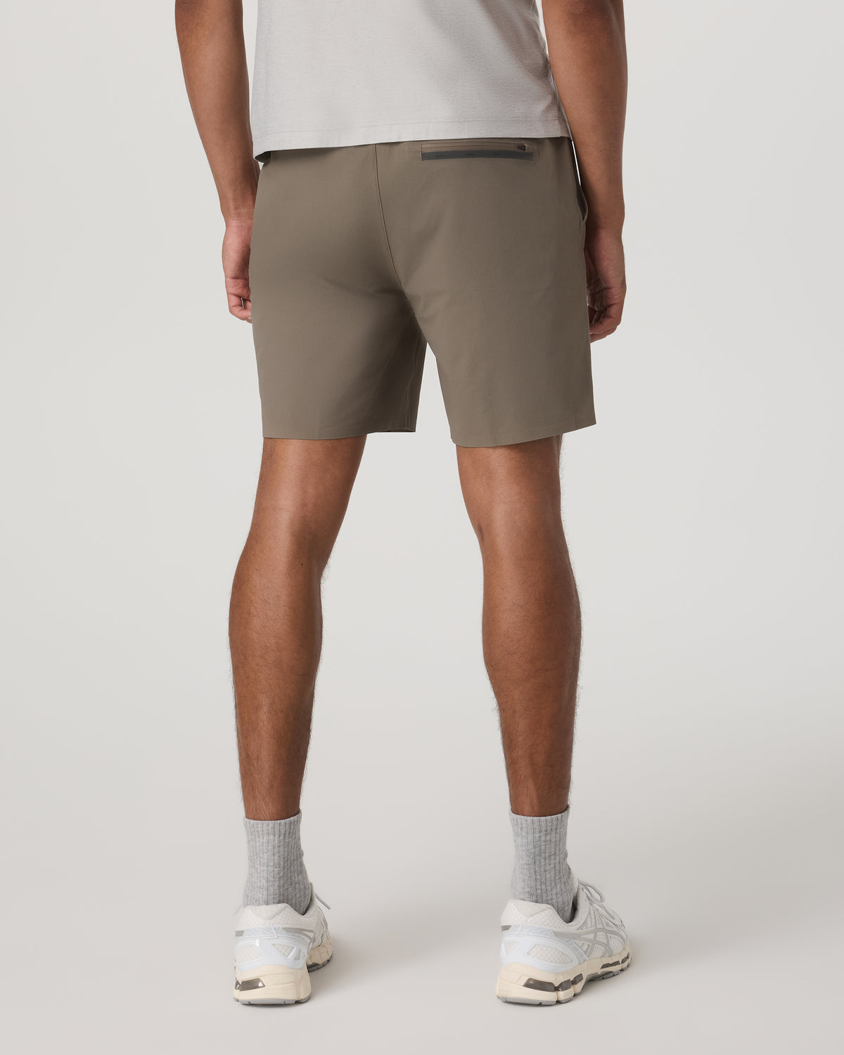 Grafton Short Unlined 7" Men's Training Shorts in Bark - Vuori