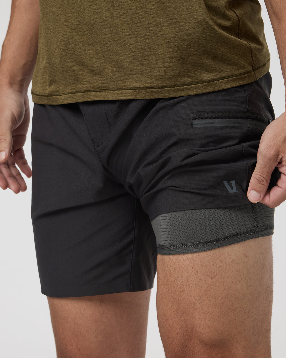 Grafton Short Lined Classic Fit 7" Black - Vuori
