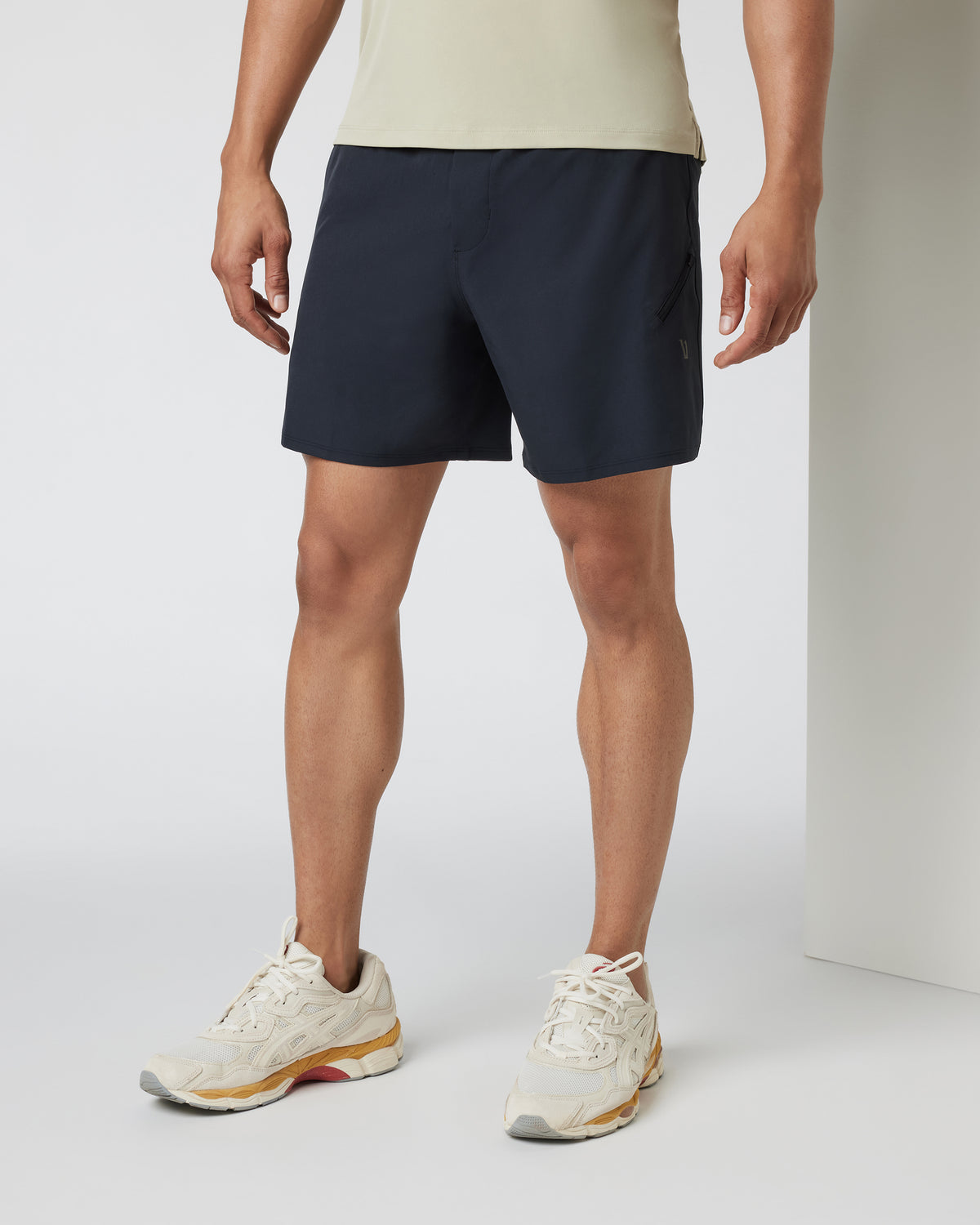 Qualify Run Short Lined 6" Men's Black Run Shorts - Vuori
