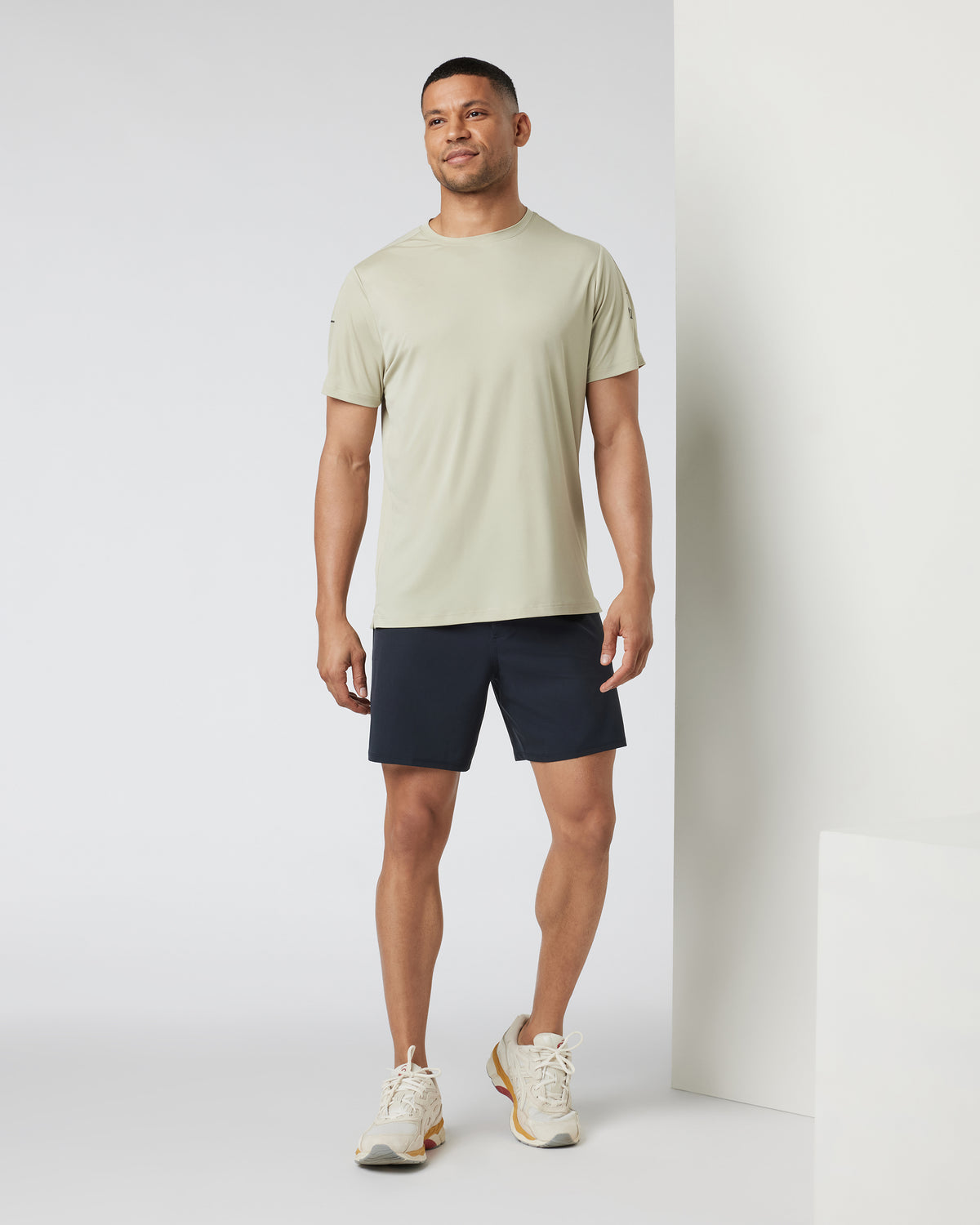 Qualify Run Short Lined 6" Men's Black Run Shorts - Vuori
