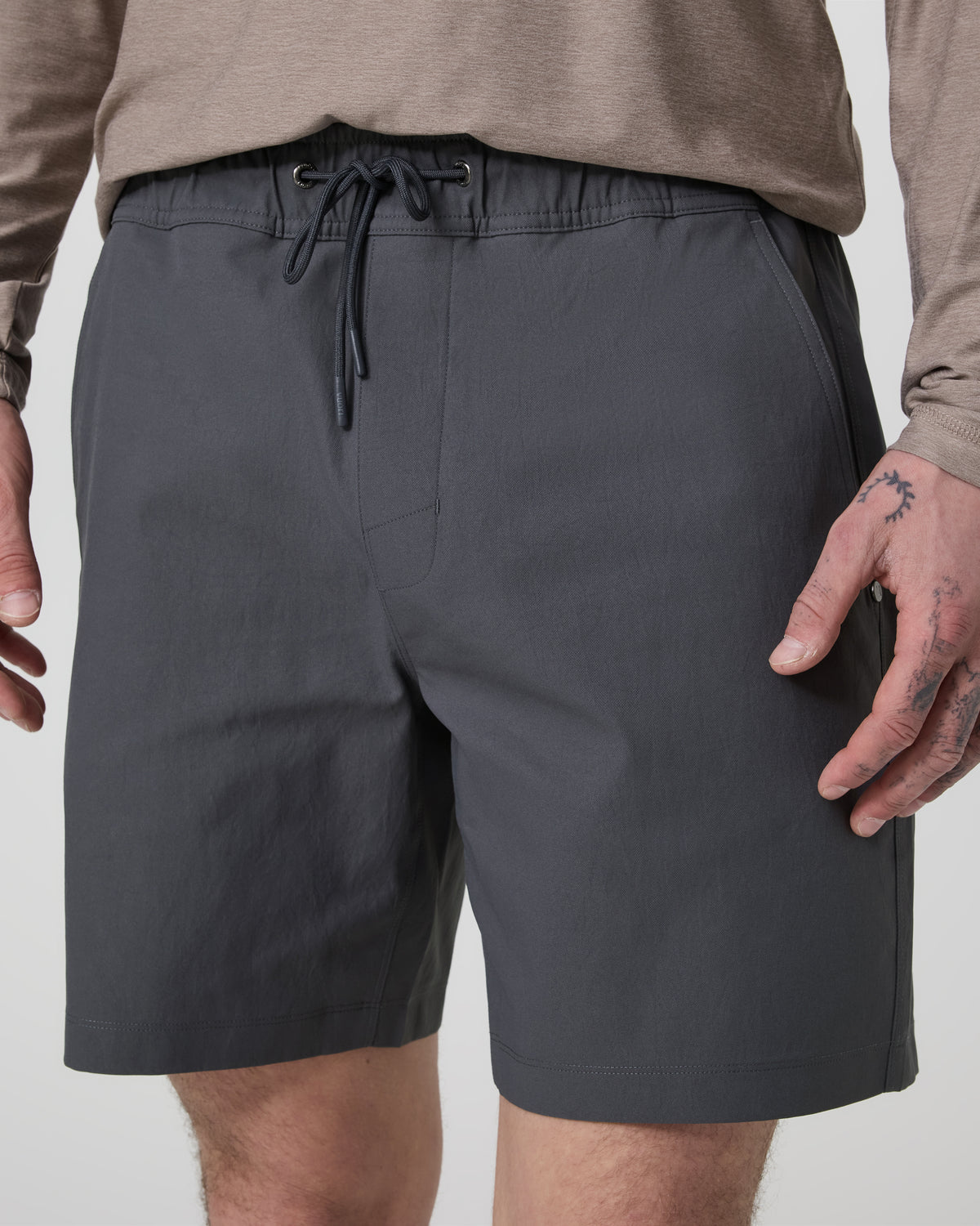 Cascade Crinkle Elastic Waist Short Classic Fit 8" Charcoal - Vuori