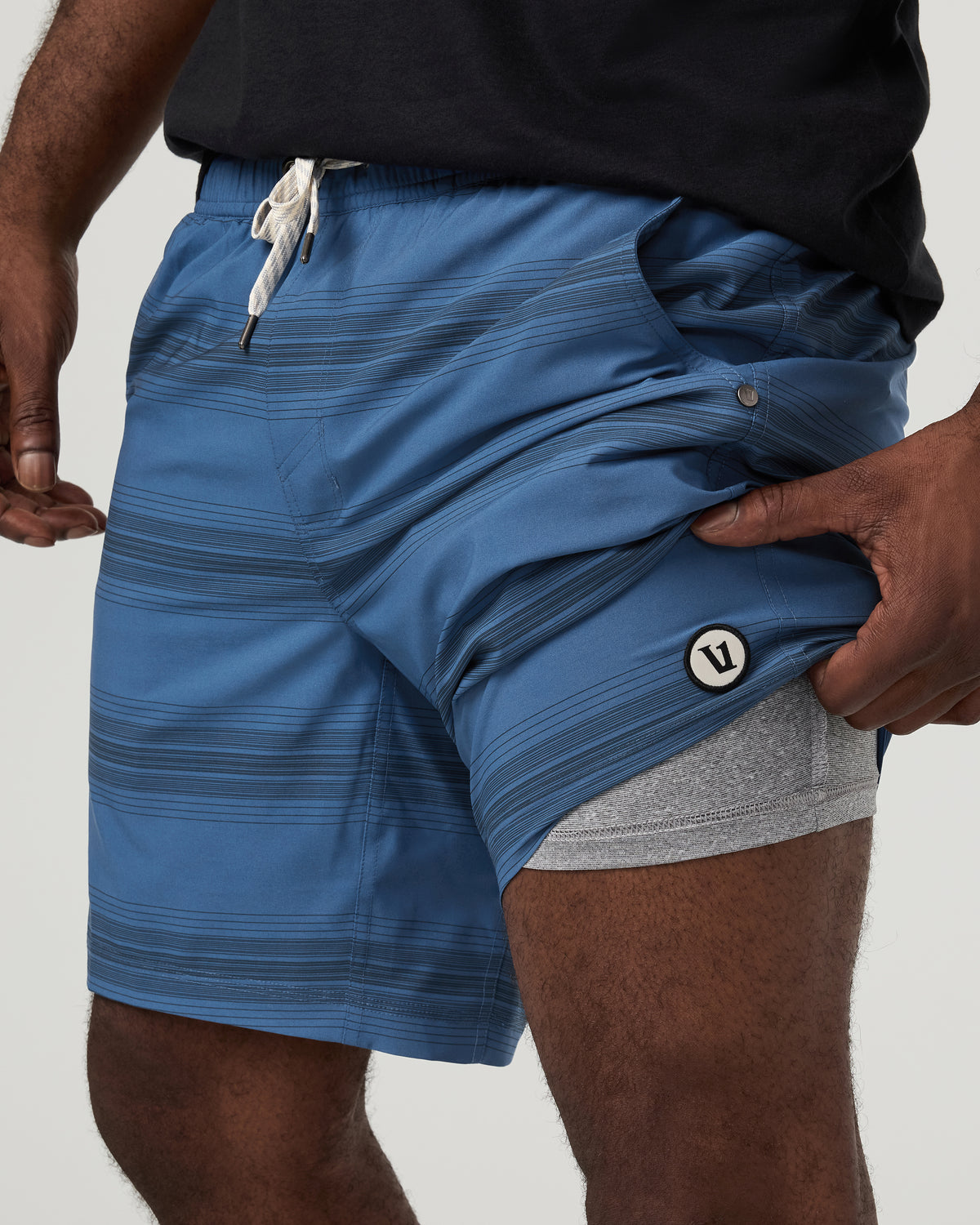 Kore Short Lined 7" Sea Gradient Stripe Athletic Shorts - Vuori