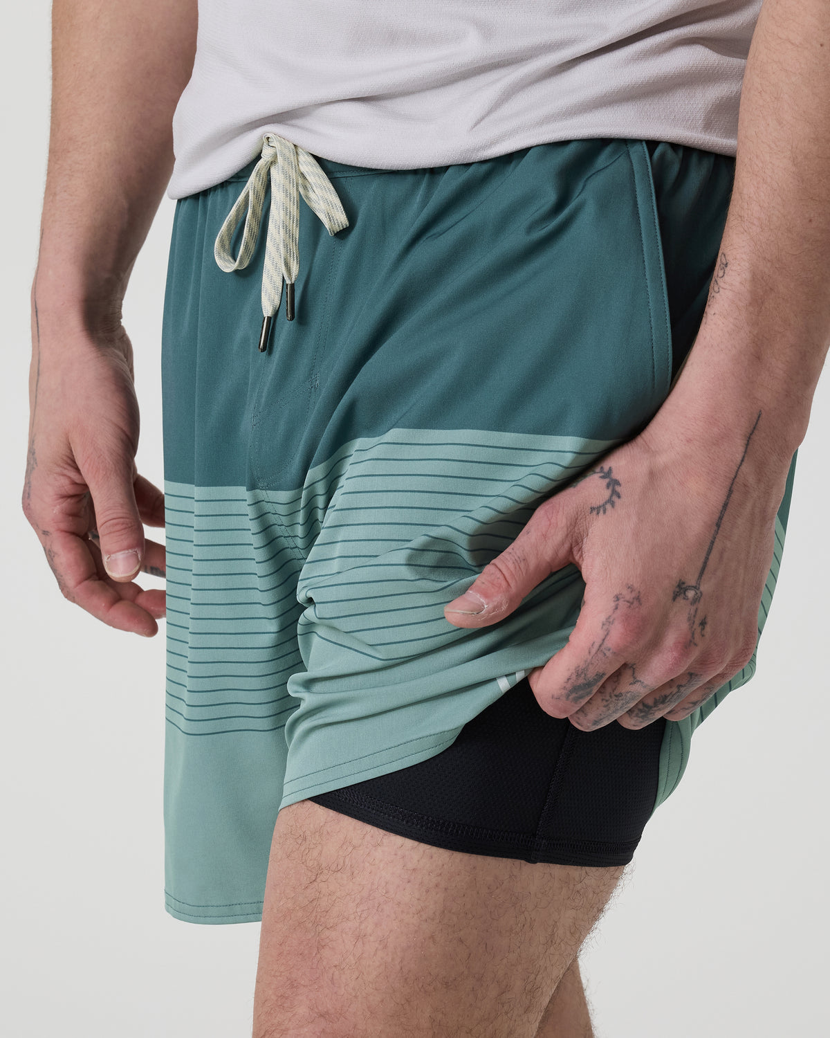 Trail Short 2.0 Light Deep Sea Stripe/Salt - Vuori