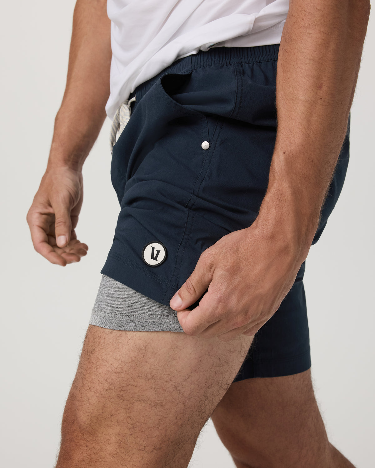Kore Everyday Short Lined 7" Men's Classic Fit Ink Shorts - Vuori