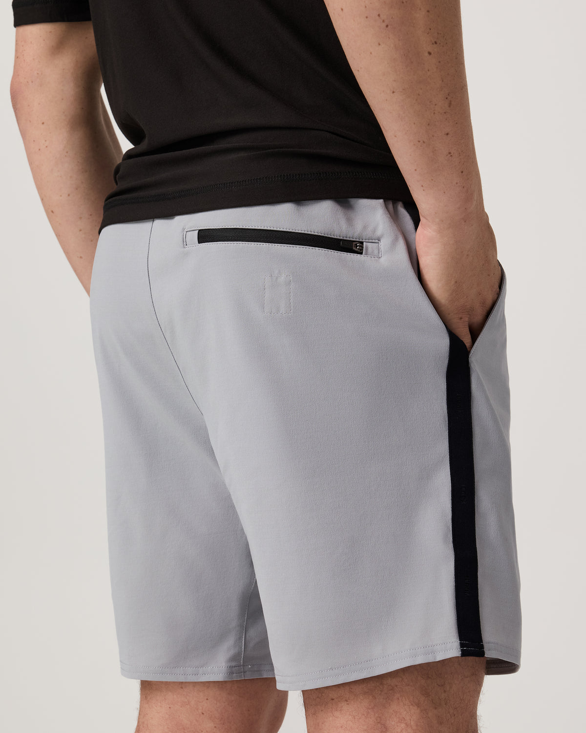 Elevate Kore Utility Short Lined 7" Men's Sea Fog Shorts - Vuori