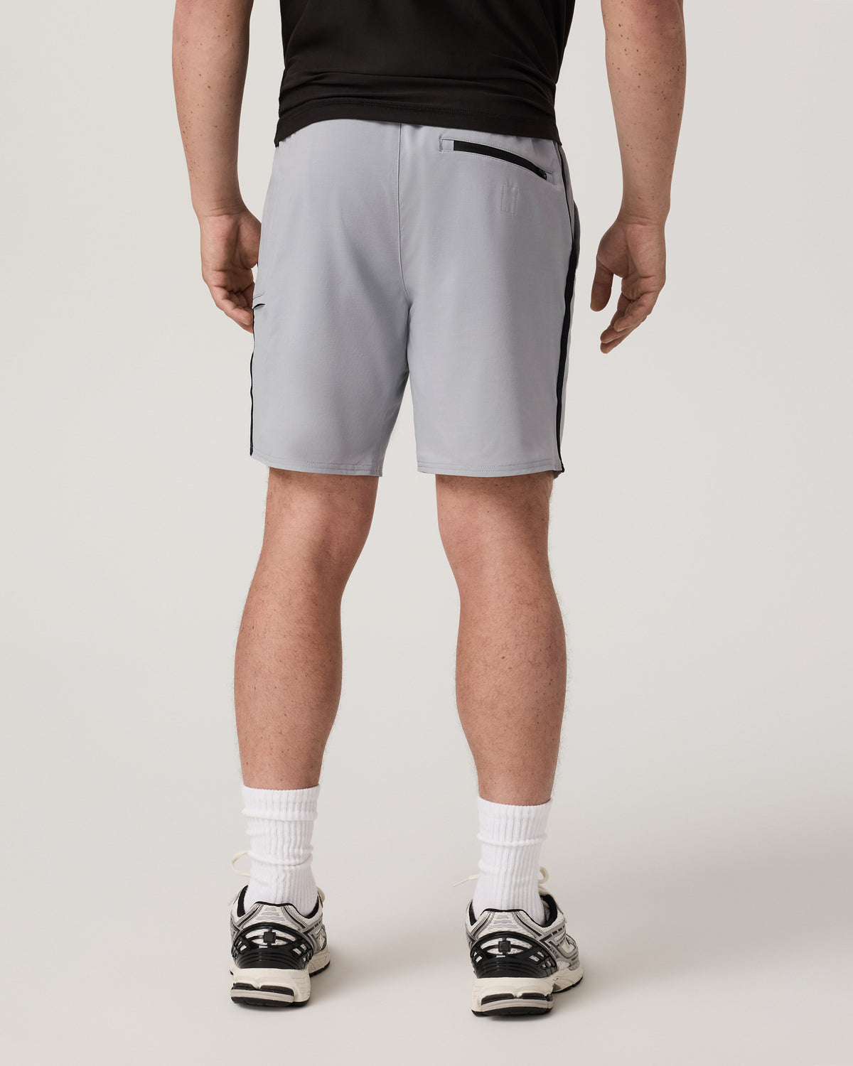 Elevate Kore Utility Short Lined 7" Men's Sea Fog Shorts - Vuori