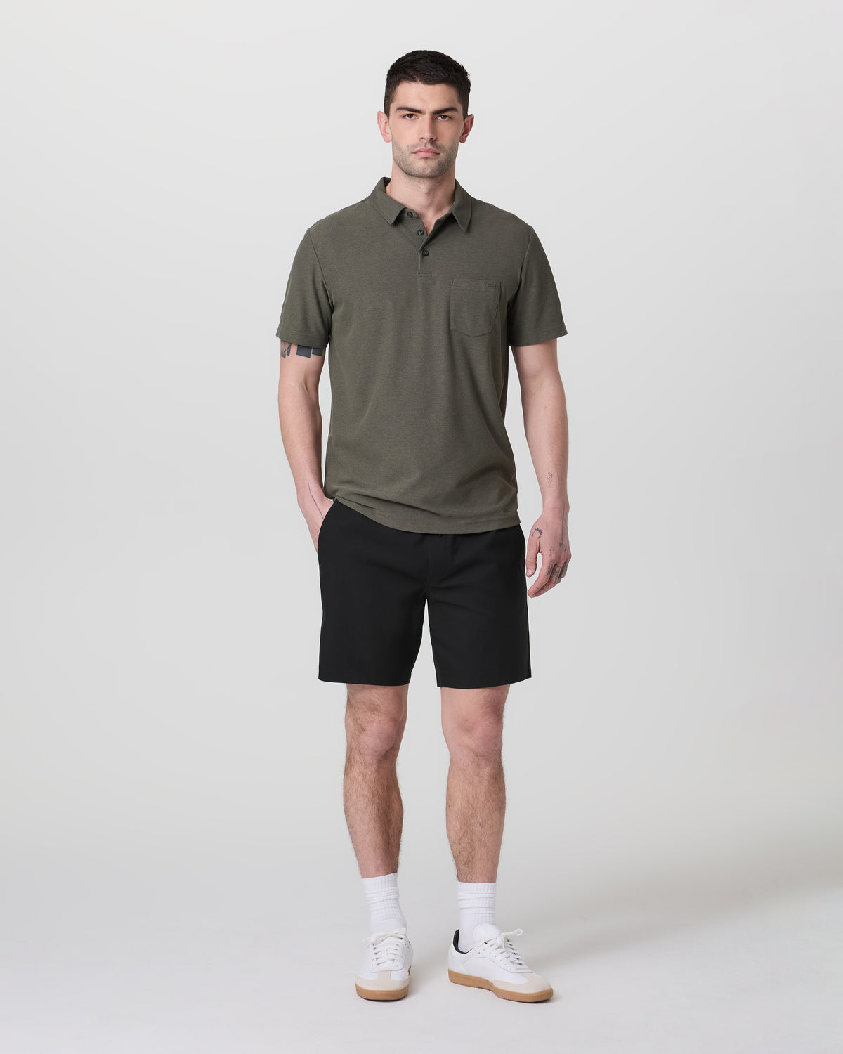 Cascade Crinkle Elastic Waist Short Classic Fit 8" Black - Vuori
