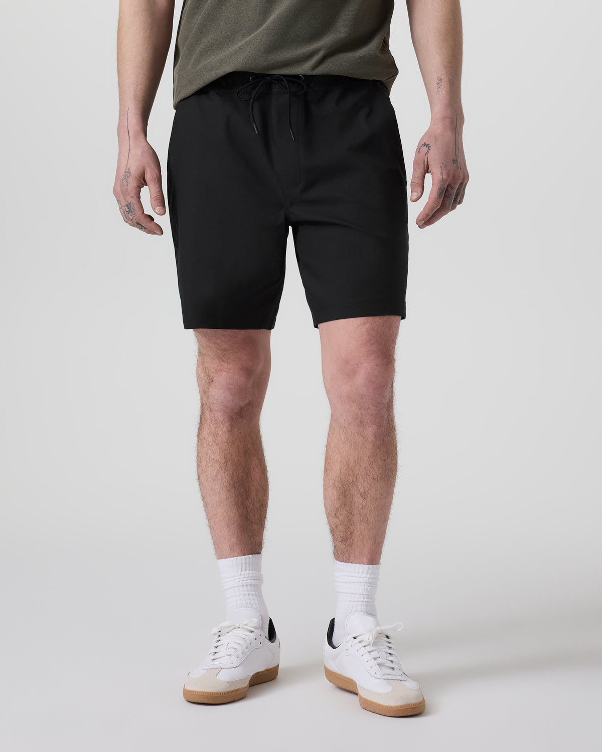 Cascade Crinkle Elastic Waist Short Classic Fit 8" Black - Vuori
