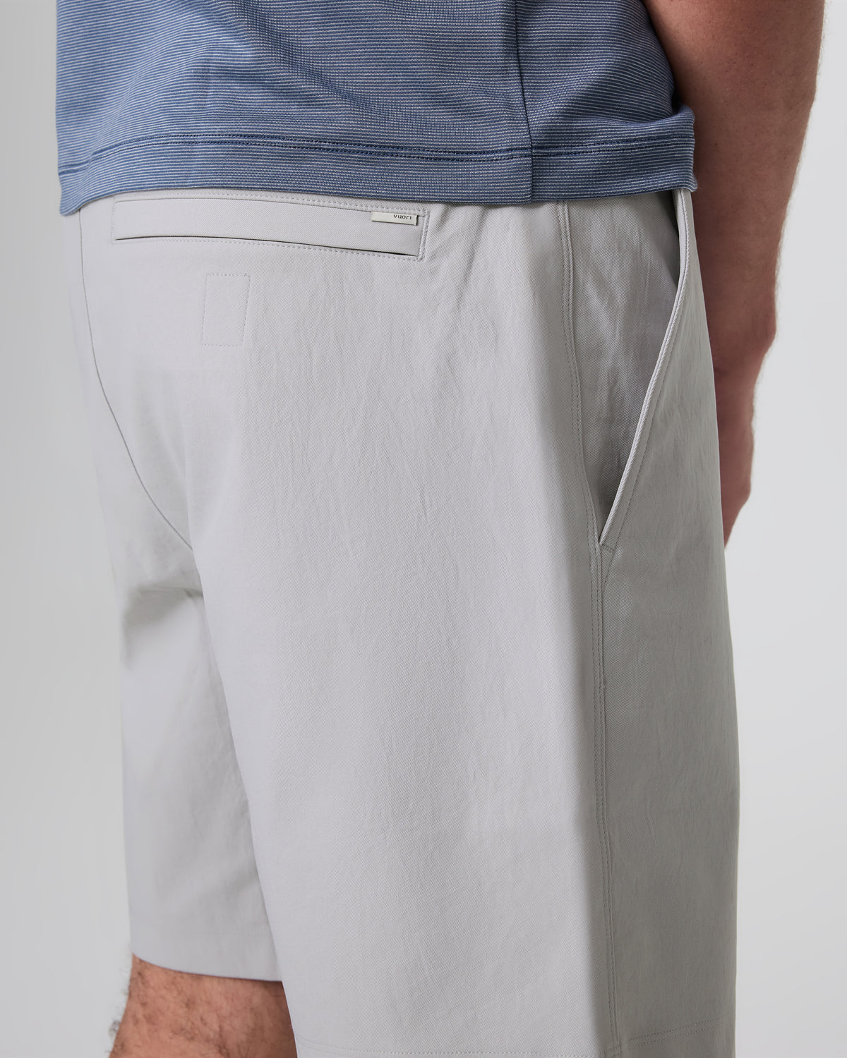 Cascade Crinkle Elastic Waist Short Classic Fit 8" Fog - Vuori