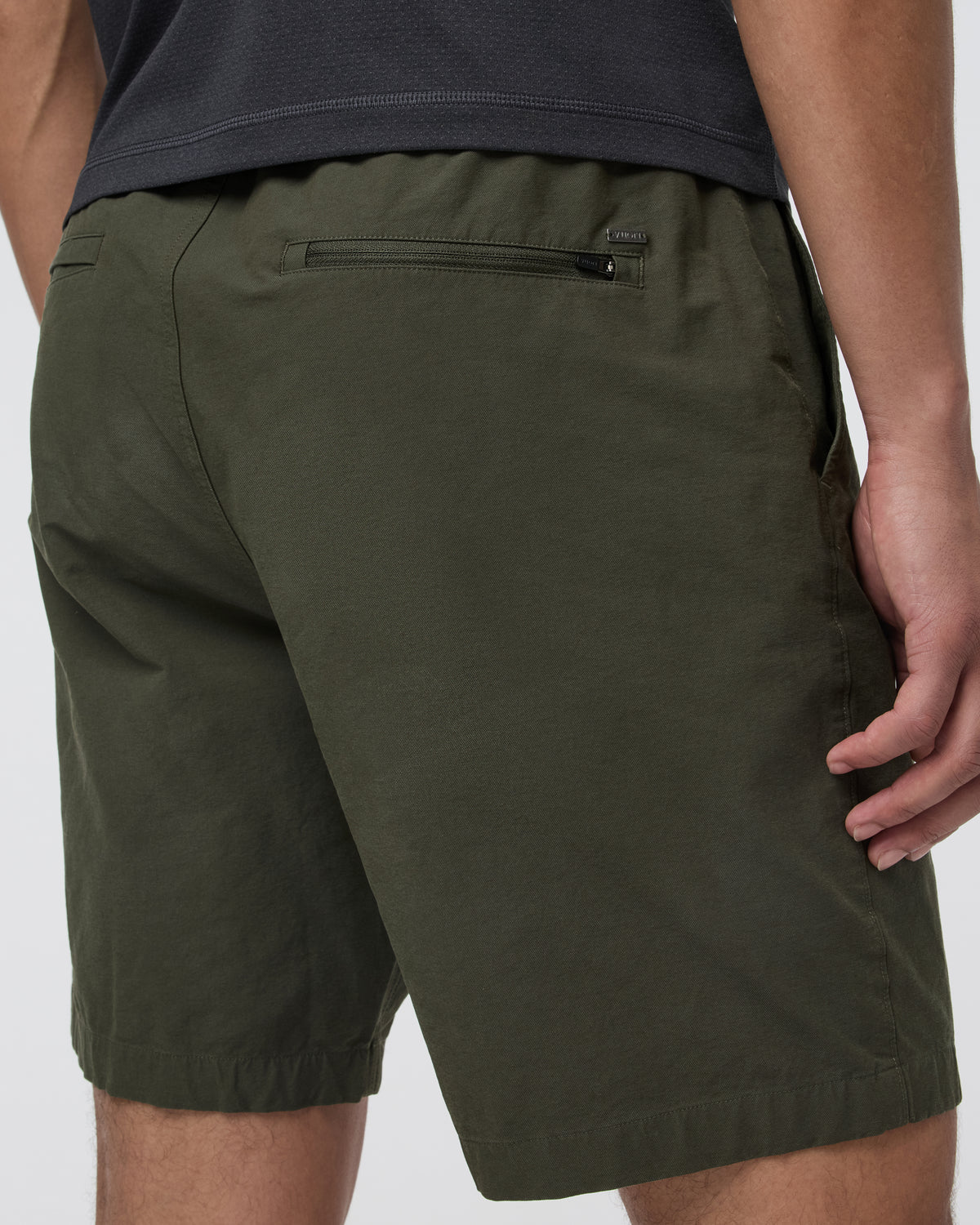 Barren Explorer Short Classic Fit 8" Kale - Vuori