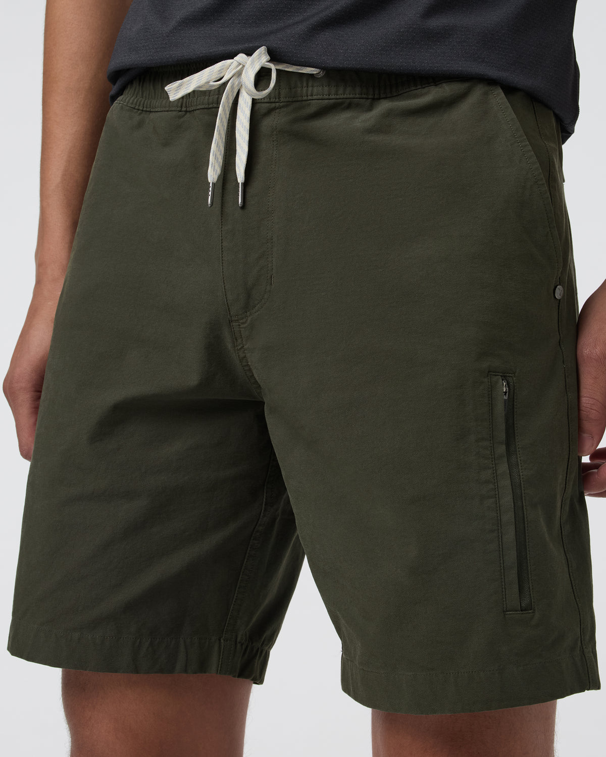 Barren Explorer Short Classic Fit 8" Kale - Vuori