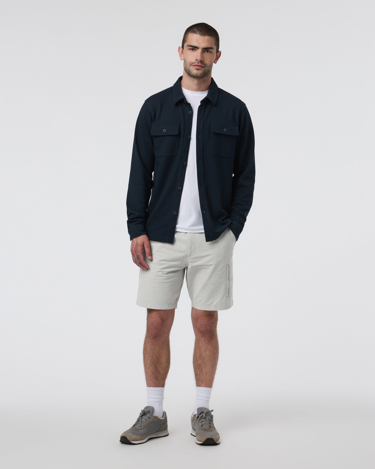 Barren Explorer Short Classic Fit 8" Talc - Vuori